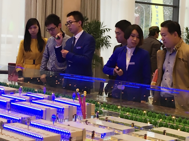 他眼巴巴地盼着有个家